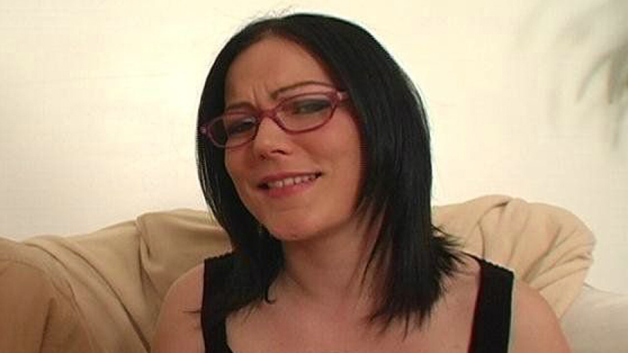 Pamela Princess Fucking in the Couch with Her Glasses